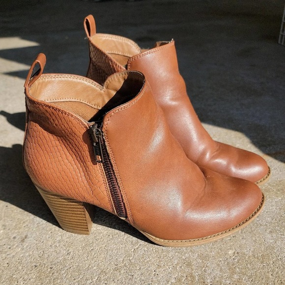EuroSoft Cognac Ankle Booties Zippered Sz 8 - Picture 1 of 8